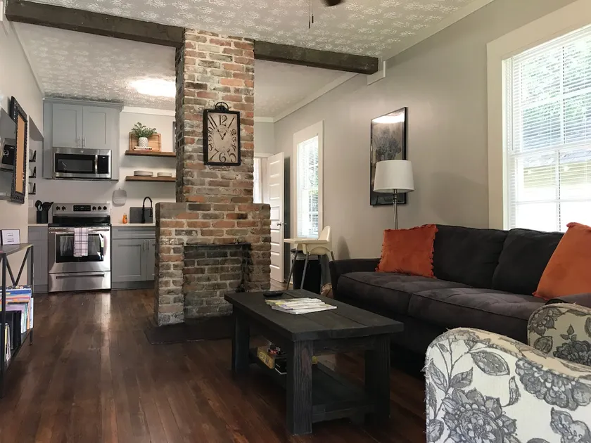 Cozy Cottage @ Historic Downtown near RiverWalk - Image 1