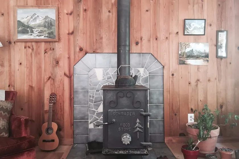 Cozy Cabin:woodstove, record player, vintage decor - Image 1