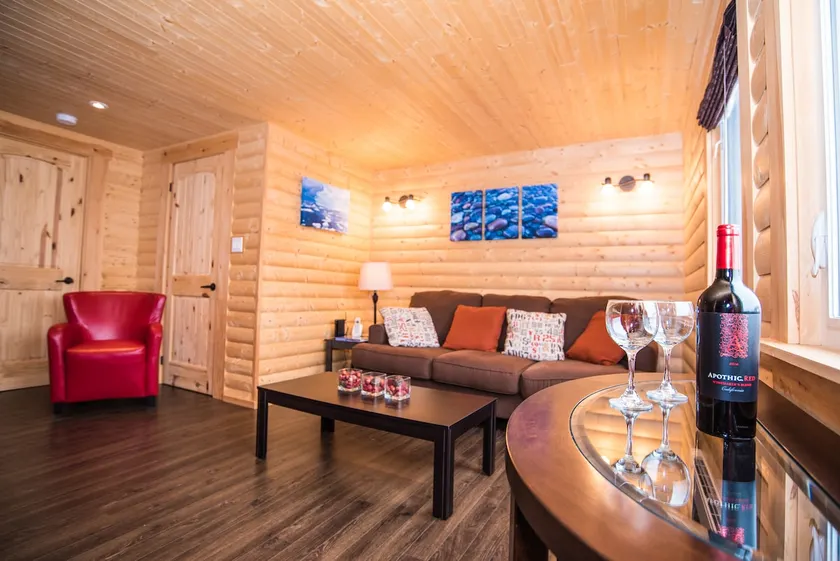 Oceanside Cottage - 2 Bedroom - Image 1