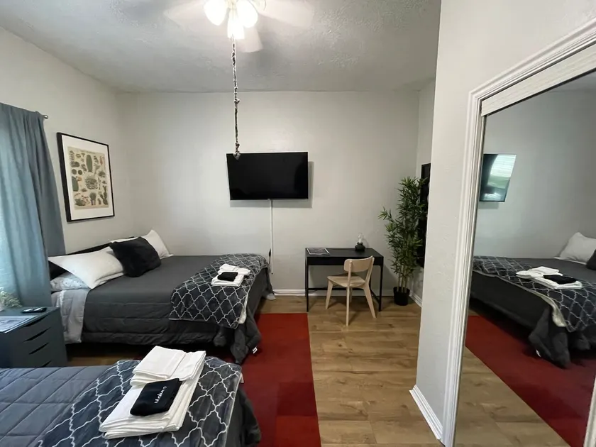 SWEET LAKE CITY/Downtown SLC/Clean/Pets OK Sleeps! - Image 1
