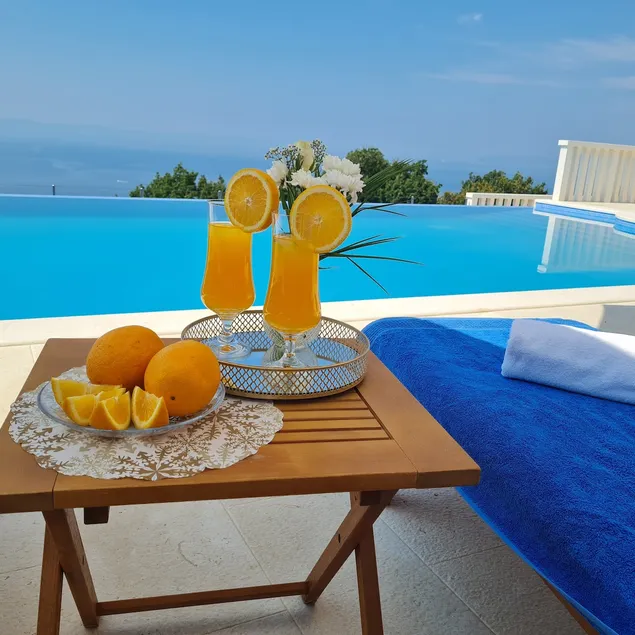 Romantic Stone Small Villa - Image 1