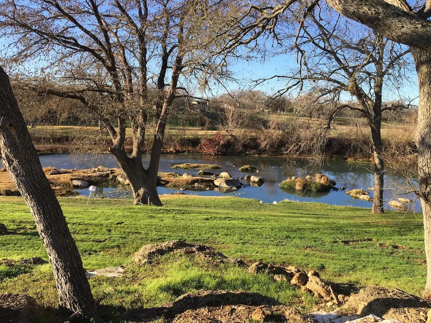 Riverfront Oasis w/ Pickleball, Kayaks & Views - Image 1