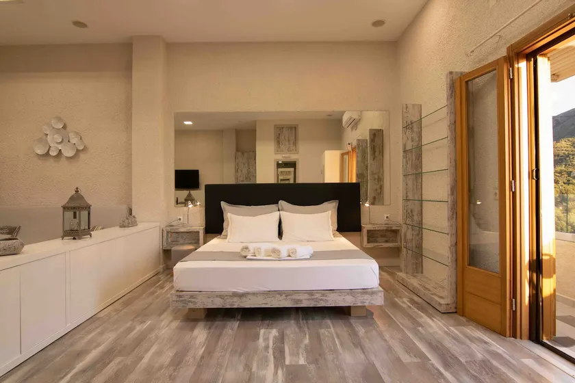 The Mountain House By Plakalona Villas & Apartments - Image 1
