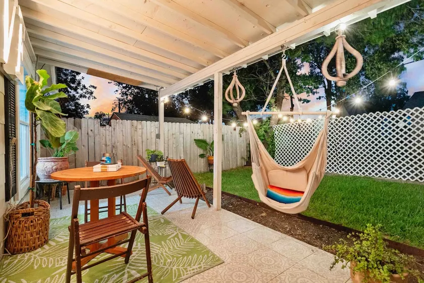 Private GuestHouse, King Bed-Patio with Dog Fence - Image 1