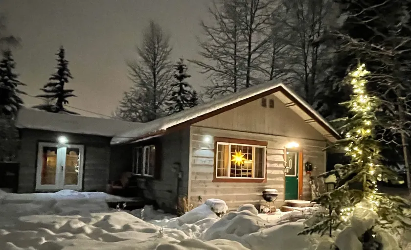 Cozy Small House Close to Downtown - Image 1