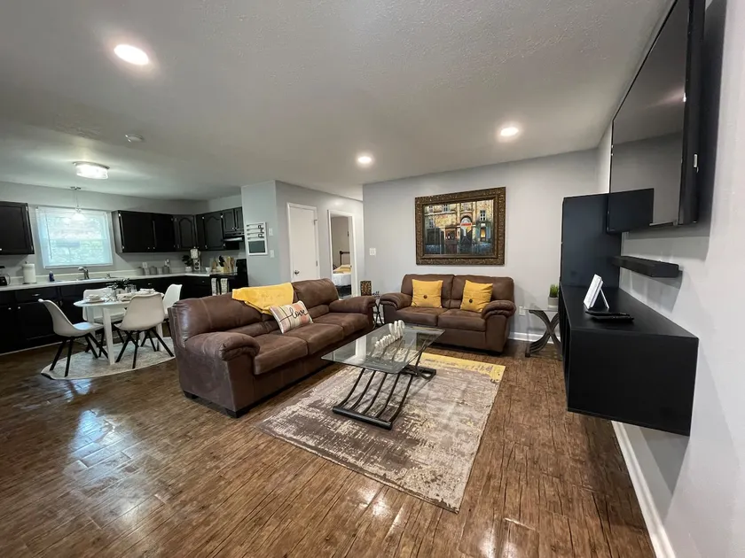 Comfy 3 Bedroom Hideaway Minutes From H.U. & Beach - Image 1