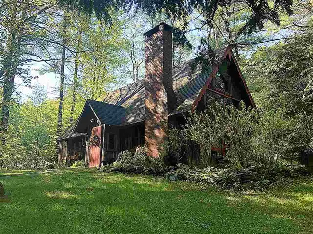 Charming log cabin w/ fireplace in Stowe village - Image 1