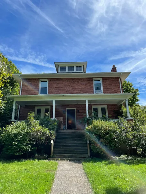 Ashwood Farmhouse - Image 1