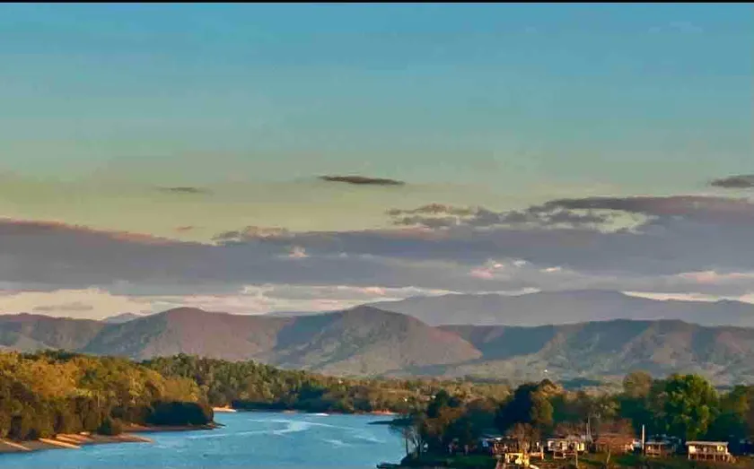 “Majestic Memories” Lakefront and Smoky Mountain - Image 1