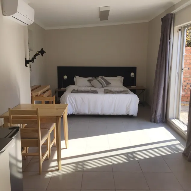 Modern bachelor flatlet in Dan Pienaar -king - Image 1