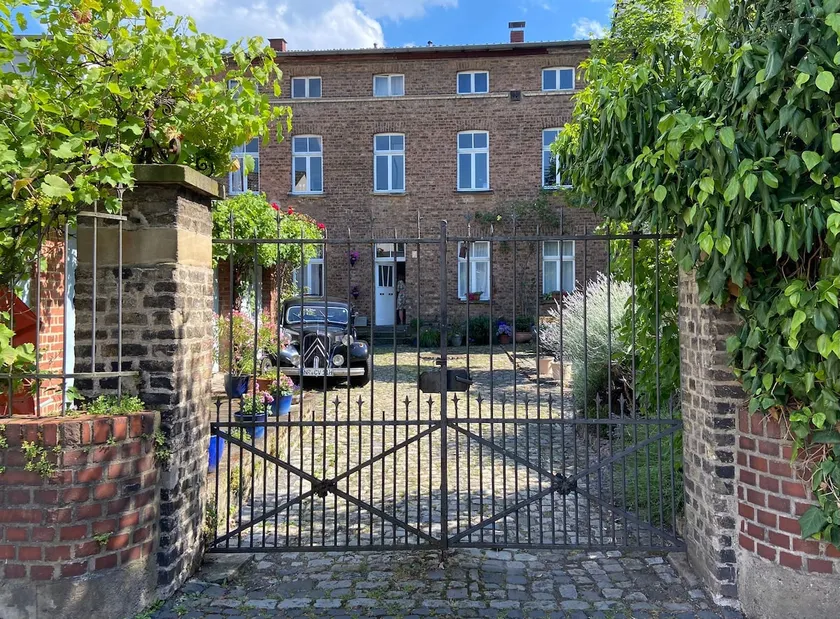 Oasis in the old town of Königswinter am Rhein - Image 1