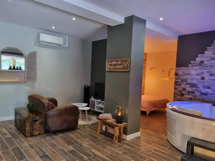 ”La Charme” gite with hot tub - Image 1