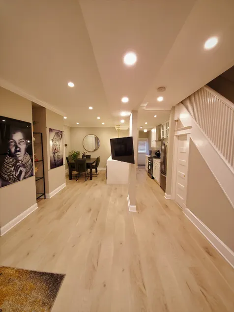 Trendy Home +Private Parking+ 5 min walk to Metro - Image 1