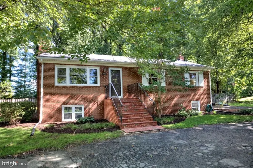 Very Nice Single Family Home Next to George Mason - Image 1