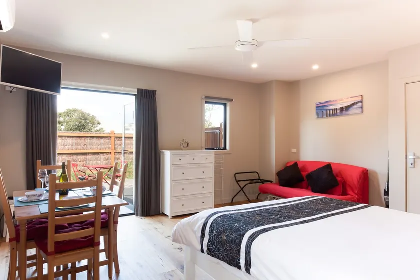 The Studio at Waters Edge - Image 1