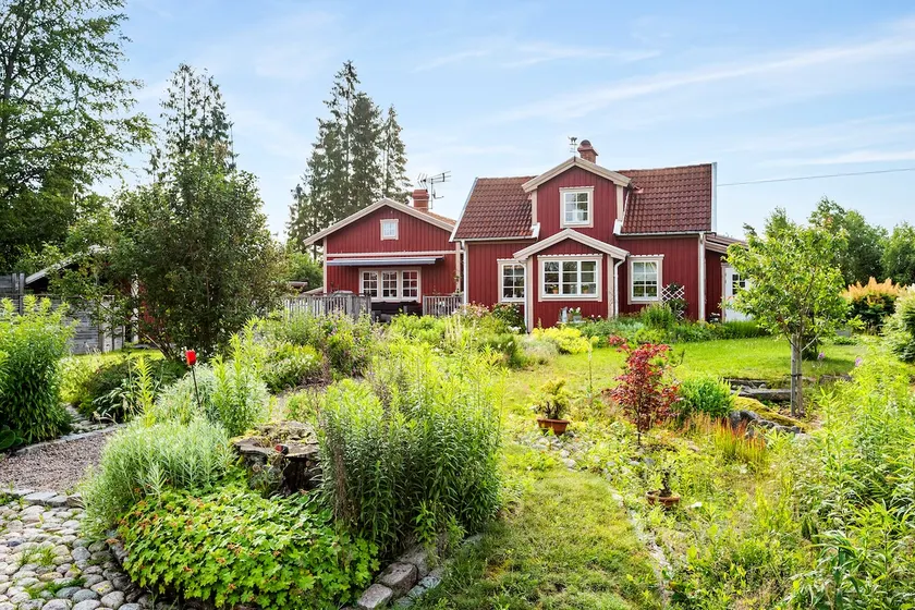Exclusive villa with rural and idyllic location - Image 1