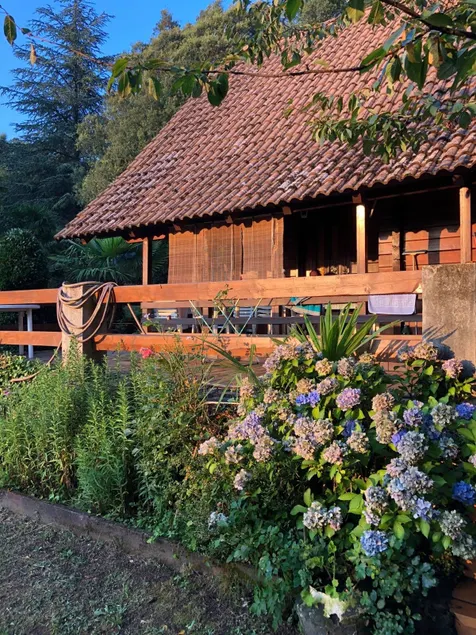 Charming cottage between sea and mountain - Image 1