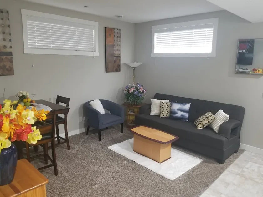 Enjoy staying in Calgary, Livingston community - Image 1