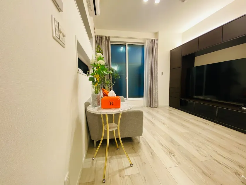 Classy 3 story vacation house with free parking - Image 1