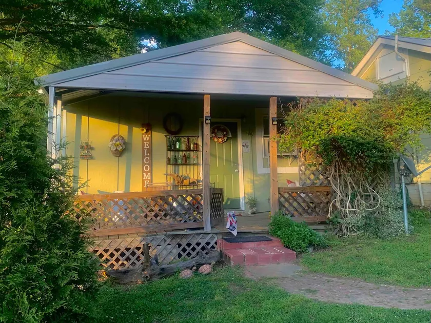 Mel’s country cottage. Country life near the city. - Image 1