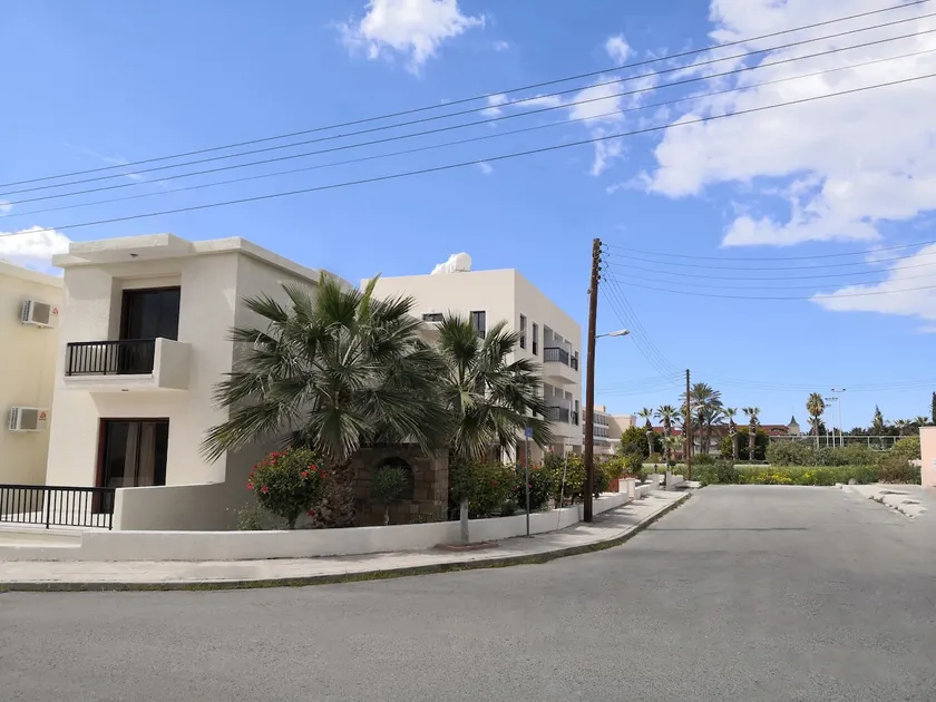 Seashell Apartments - Image 1