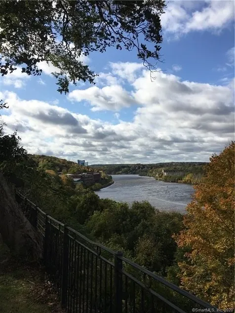 Water view 3 Bedroom Aprt 5 Mins away from Casino - Image 1