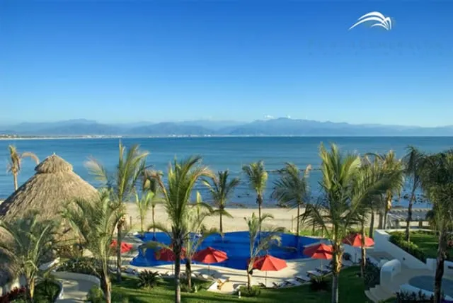 Beachfront Resort, Multiple Pools, Sleeps 10-11 - Image 1