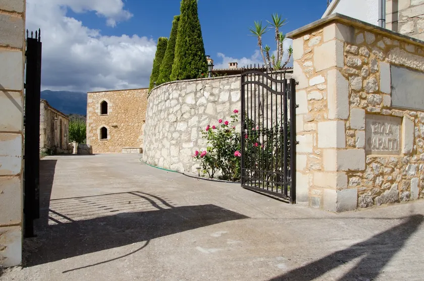 Villa Faraggi, in a green and peaceful scenery - Image 1