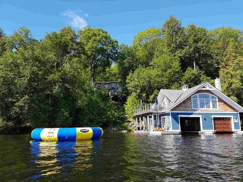 Lakefront Rosseau Cottage w Boathouse & 3 decks! - Image 1