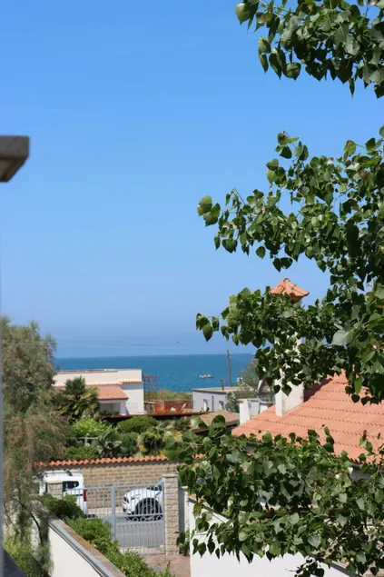 A stone's throw from the sea. - Image 1