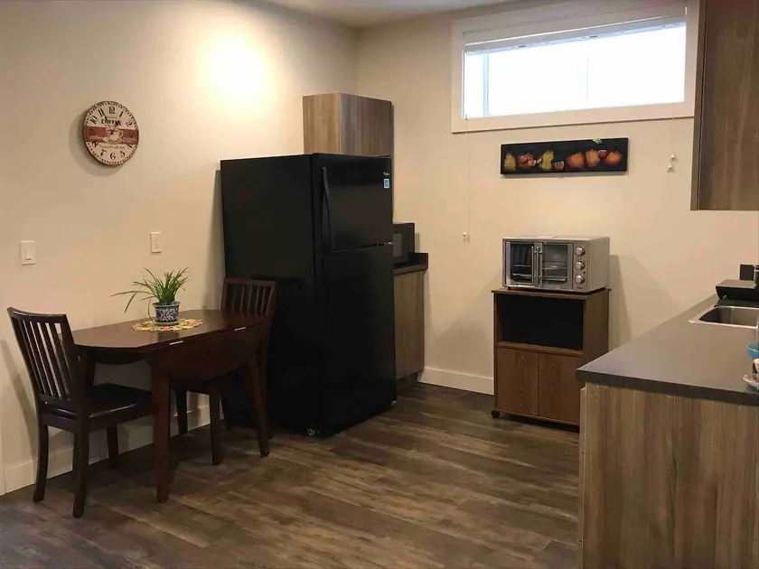 Pvt lower suite - Entire place, central, new home - Image 1