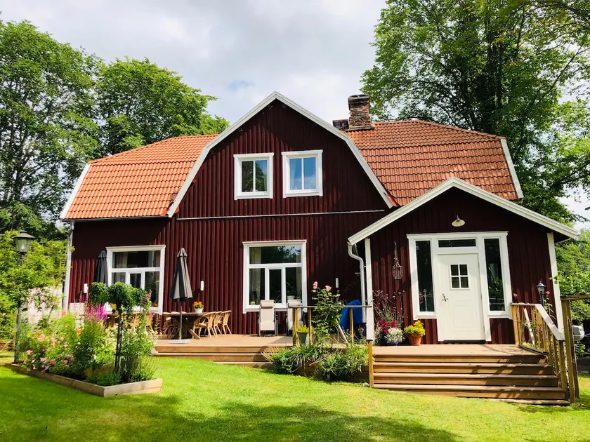 Beautiful family villa with pool in Kolmården - Image 1