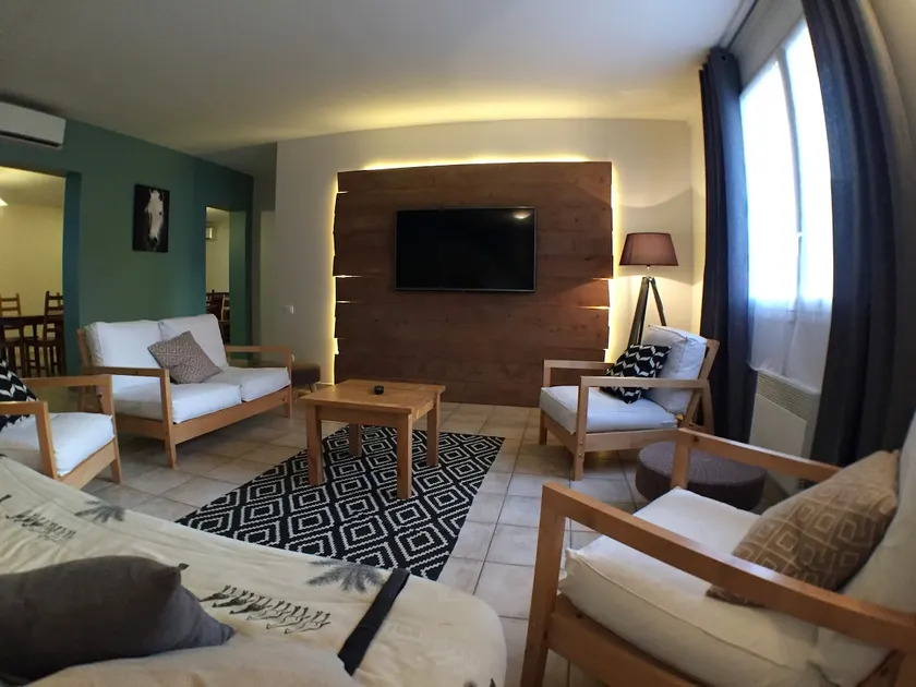Grande casa vacanza confortevole con piscina (12 persone) - Image 1