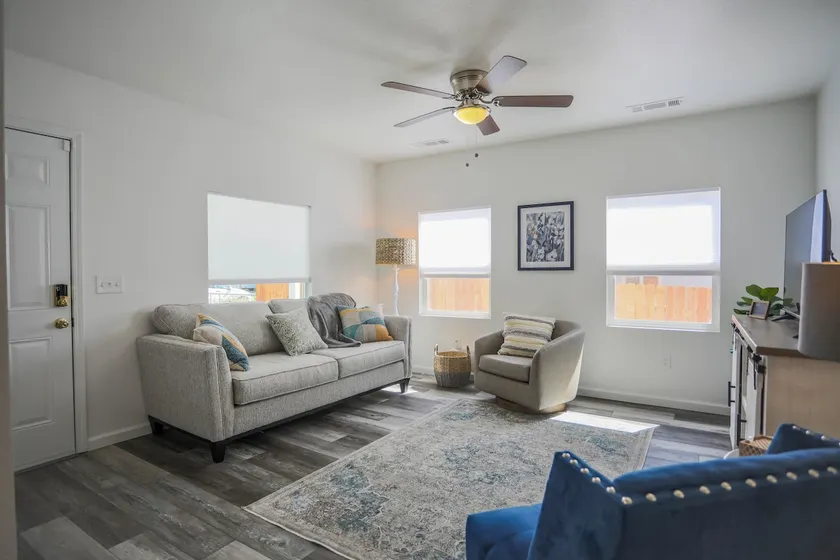 ”Newly renovated Westside bungalow” - Image 1