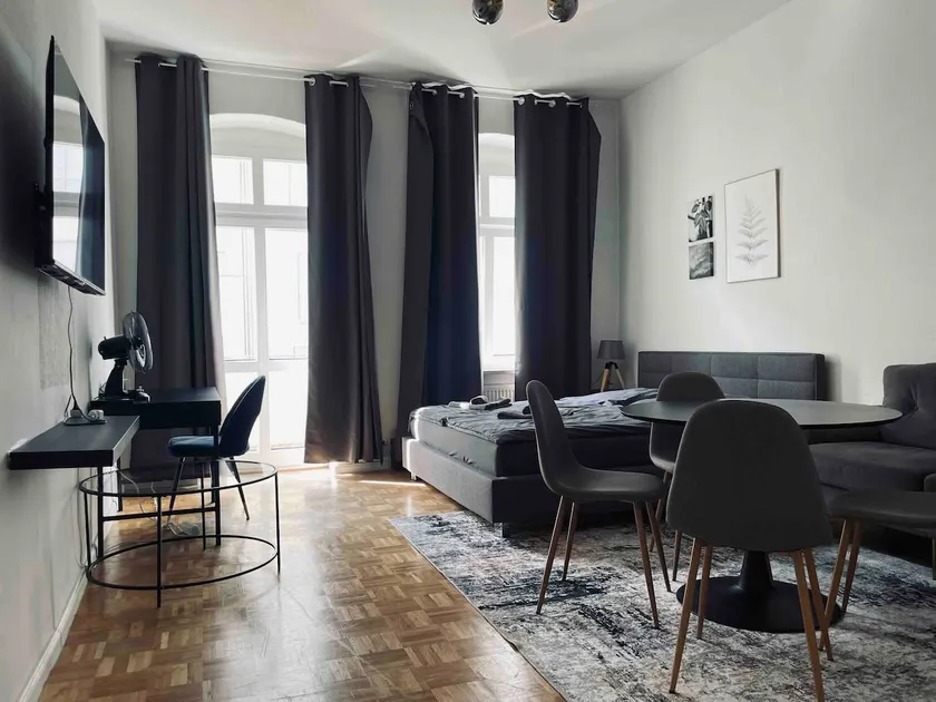 Balcony | 3 Large BR, Desks, near Mauer Park Pberg - Image 1