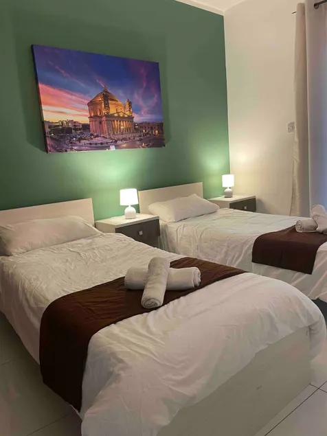 Central 3 Bedroom apt. With Views - Image 1