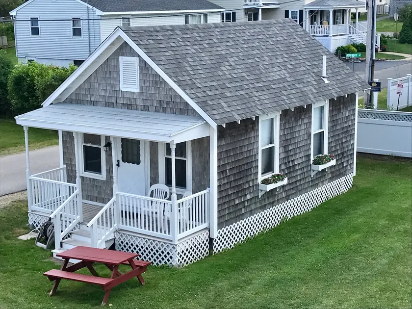 Maine Cottage, steps from the beach! - Image 1