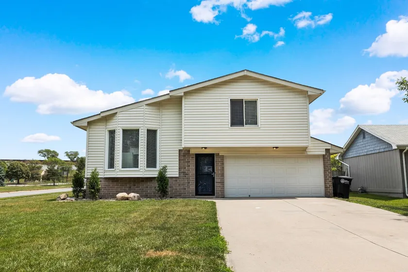 Updated 2 bed, 1.5 bath! - Image 1