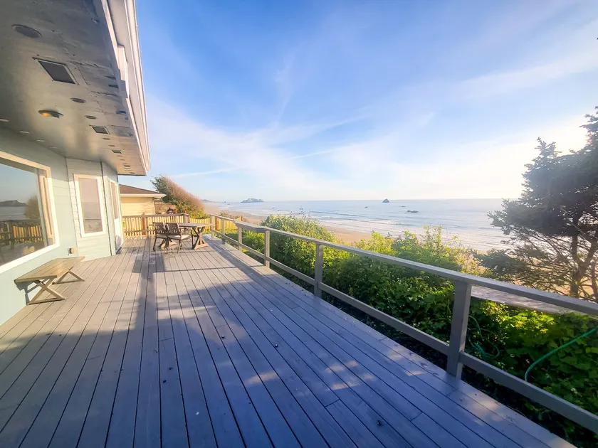 Maison de la Mer Oceanfront beach home by Redwoods - Image 1