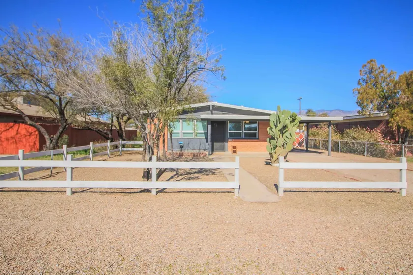 Best Location In Tucson Fully Stocked Private Home - Image 1