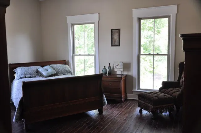 One Bedroom Apartment in Historic Home (3) - Image 1