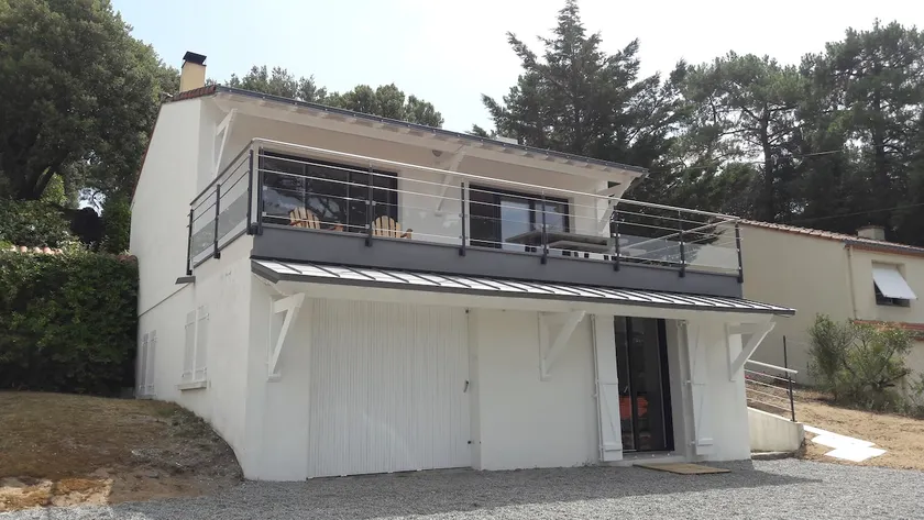 Vacation home with 3 bedrooms and sea views - Image 1
