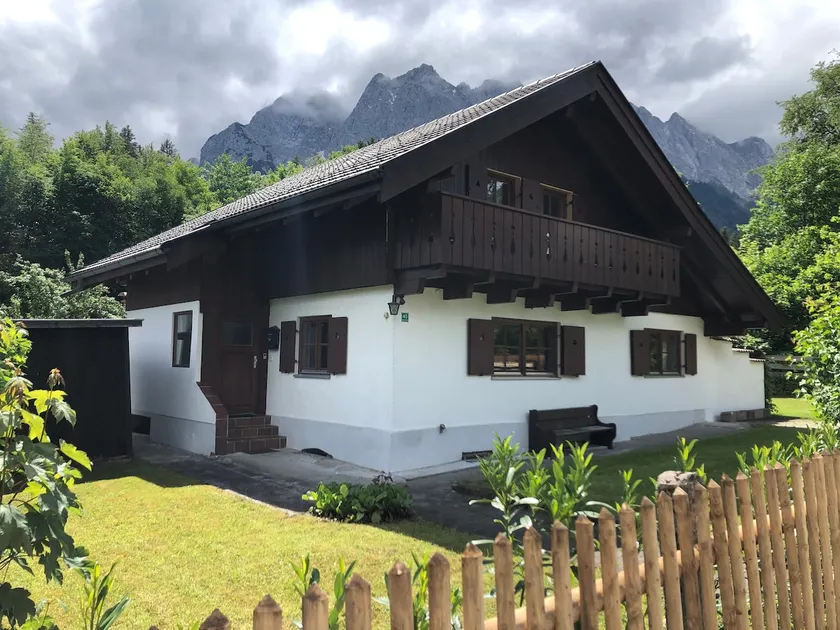 House at the foot of the Zugspitze with garden in Grainau - Image 1