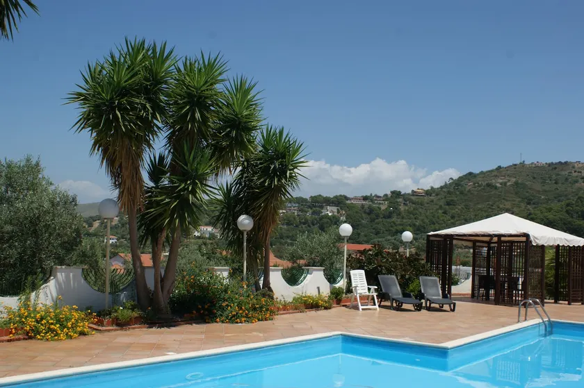 Panoramavilla mit Pool für 8 Personen im Cilento - Image 1