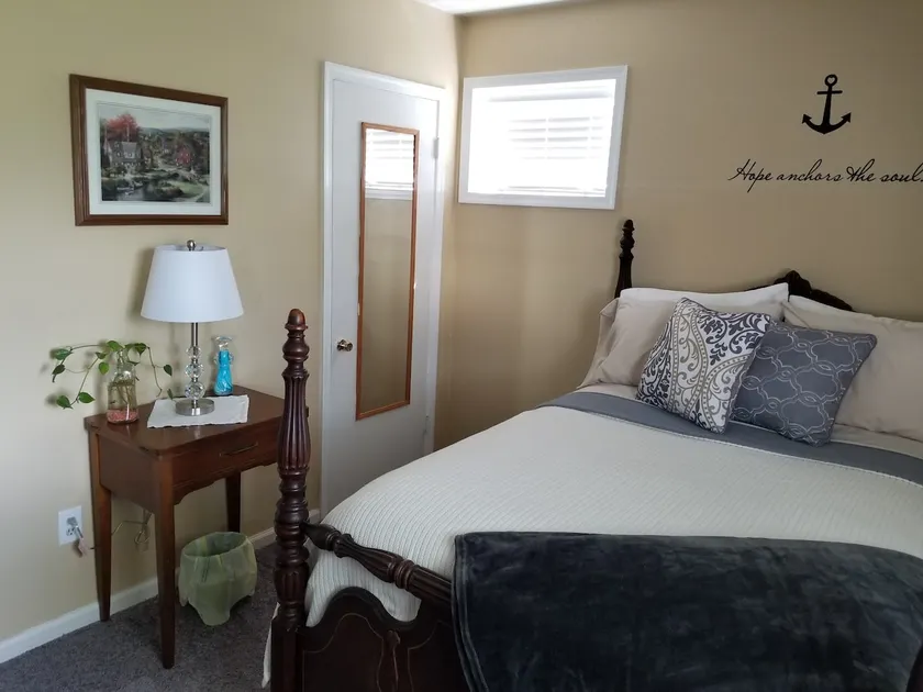Safe, Clean, Convenient, and Quaint Apartment - Image 1