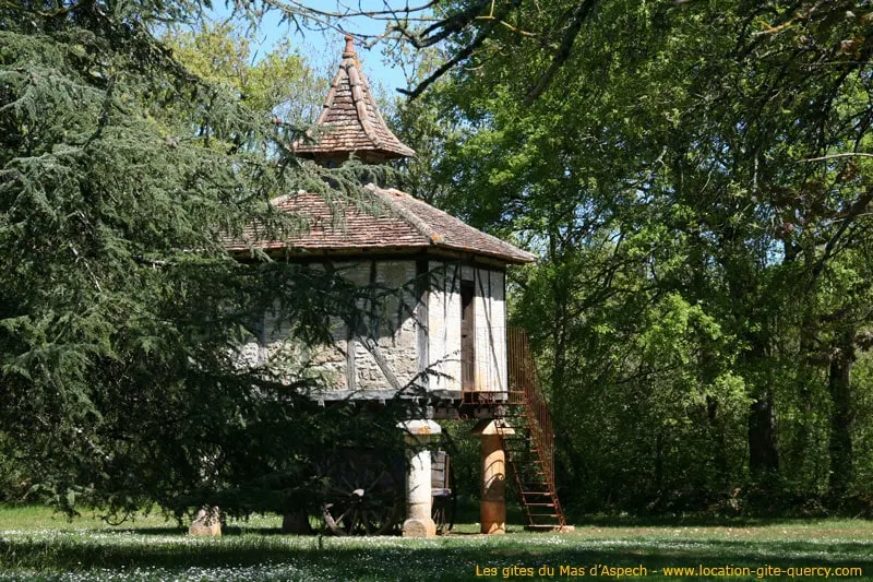 Le Pigeonnier Mas d'Aspech Unusual cottage with pool - Image 1