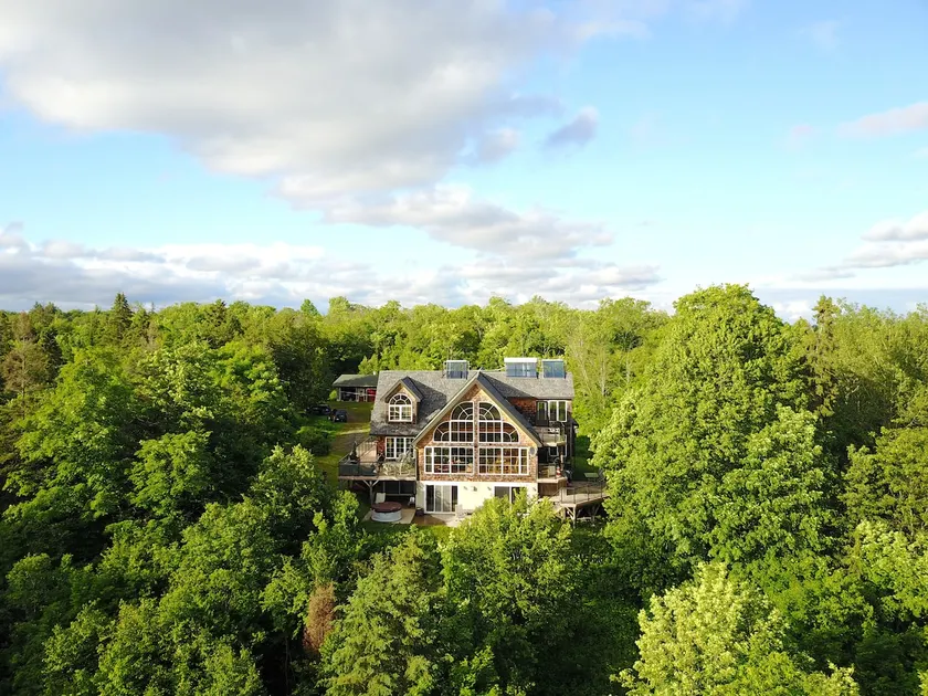 BIG Family & Multi-Family Cottage with Incredible View, Hot Tub & Sauna - Image 1