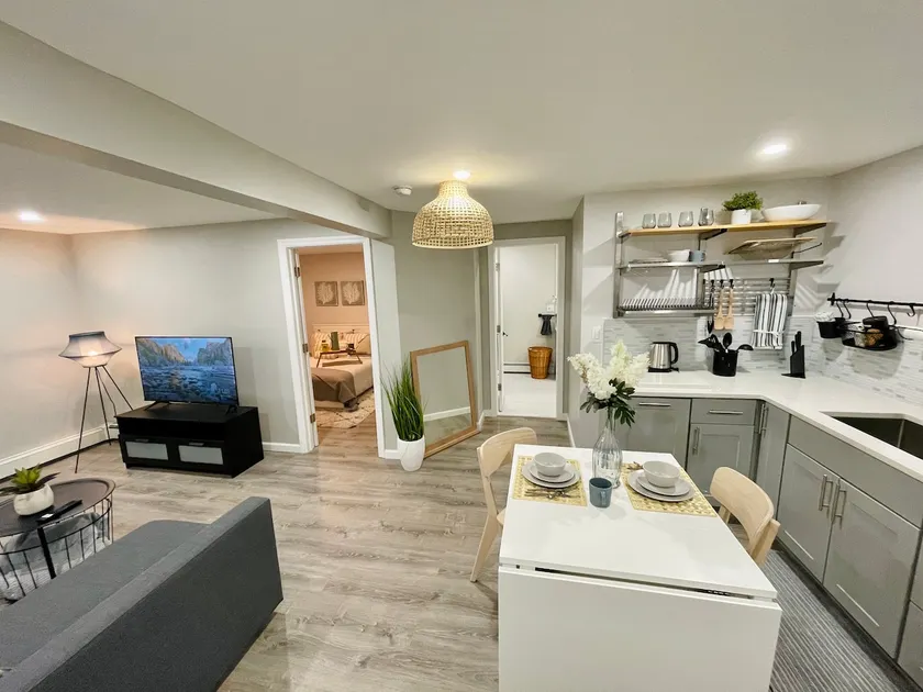Modern suite/Fast NYC access/Travel nurse friendly - Image 1