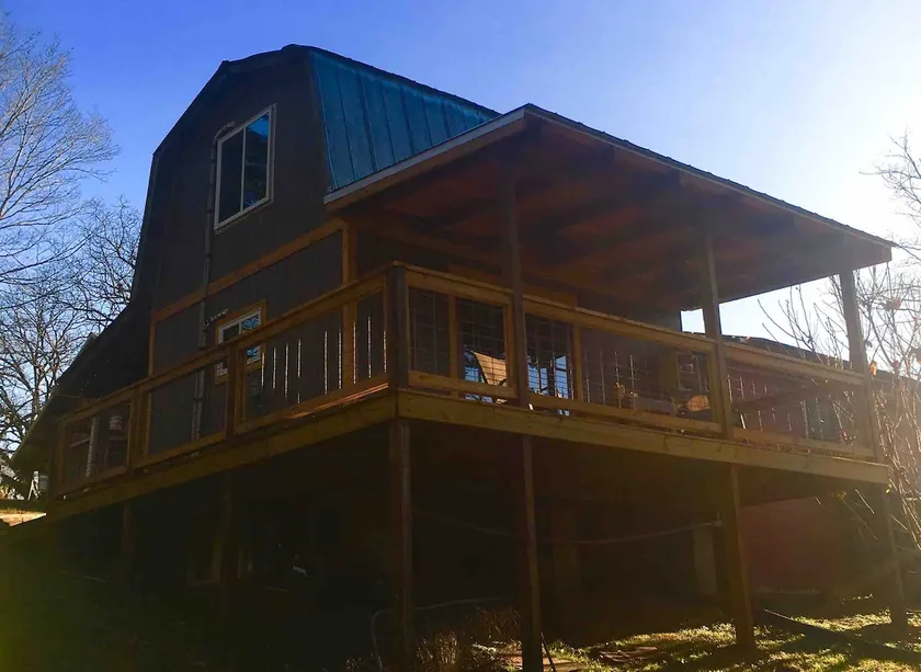 Creekside Cabin: Peaceful Setting Close to Town - Image 1