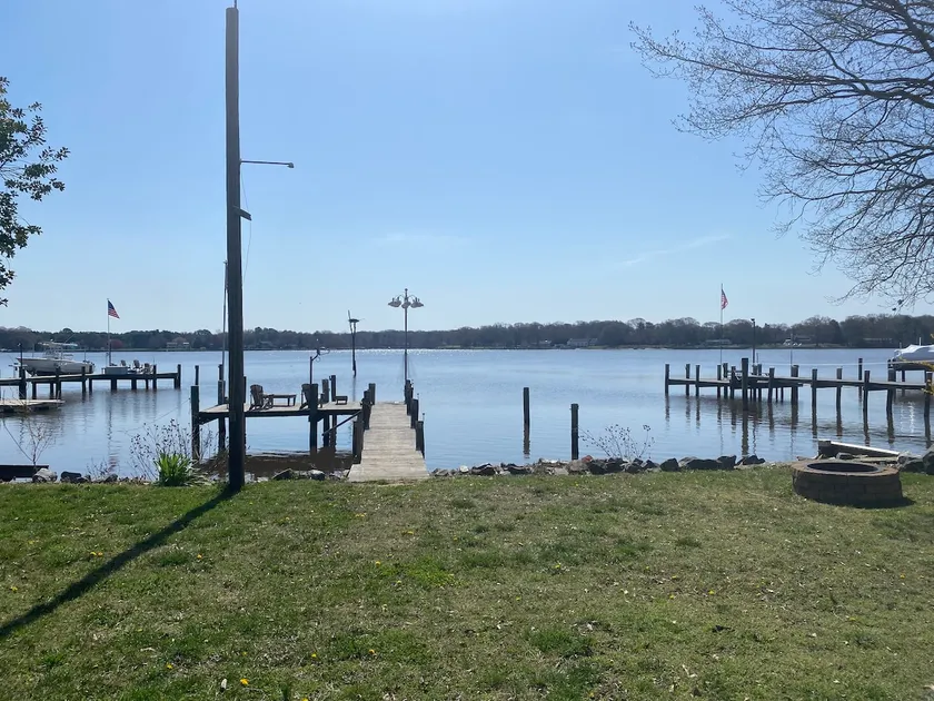 Waterfront 3bed/2.5 bath w/dock&beach close 2 town - Image 1